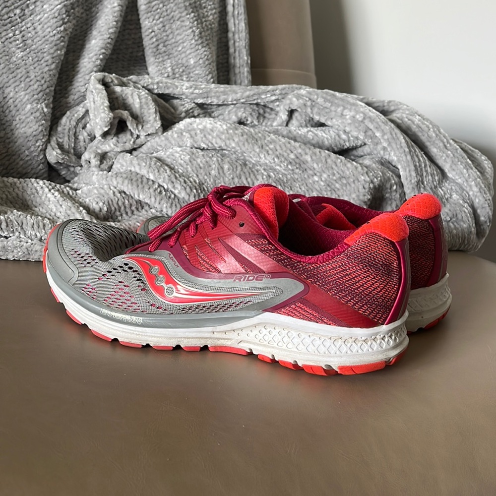 Saucony ride10 running sneakers. Good condition. Size 8.